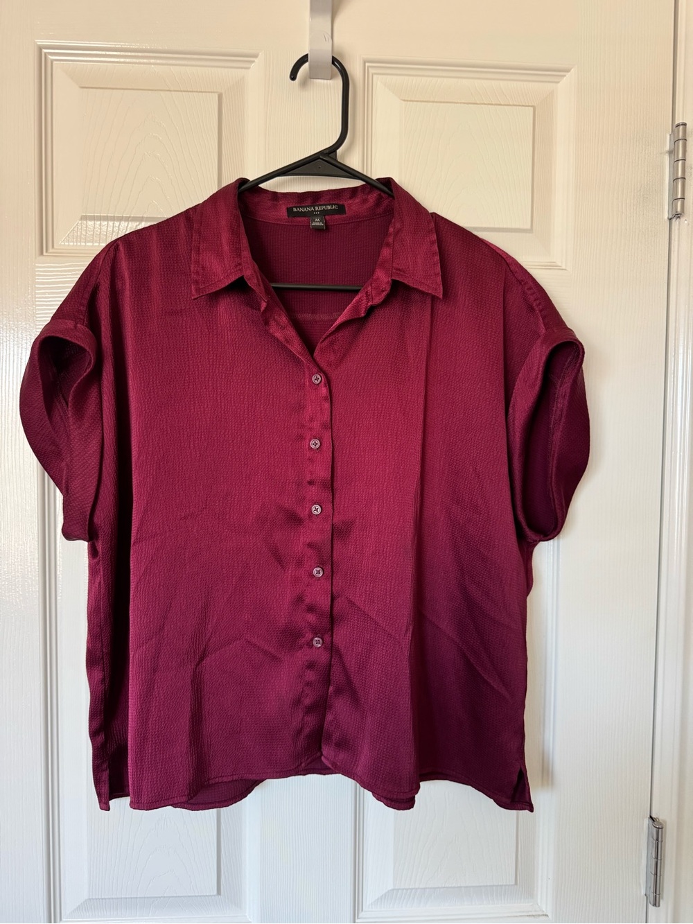 Banana Republic Petite Short Sleeve Red Button-Down Shirt Women’s Medium